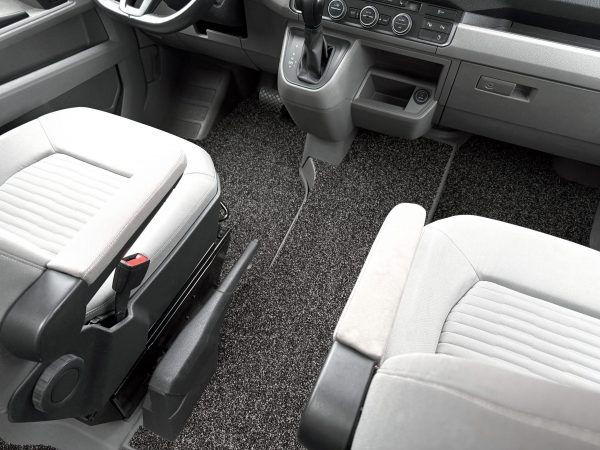 Die Fahrerhausteppiche für den VW Grand California