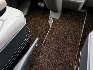 Die Fahrerhausteppiche für den VW Grand California