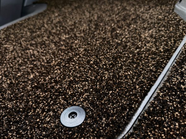 Die Fahrerhausteppiche für den VW Grand California